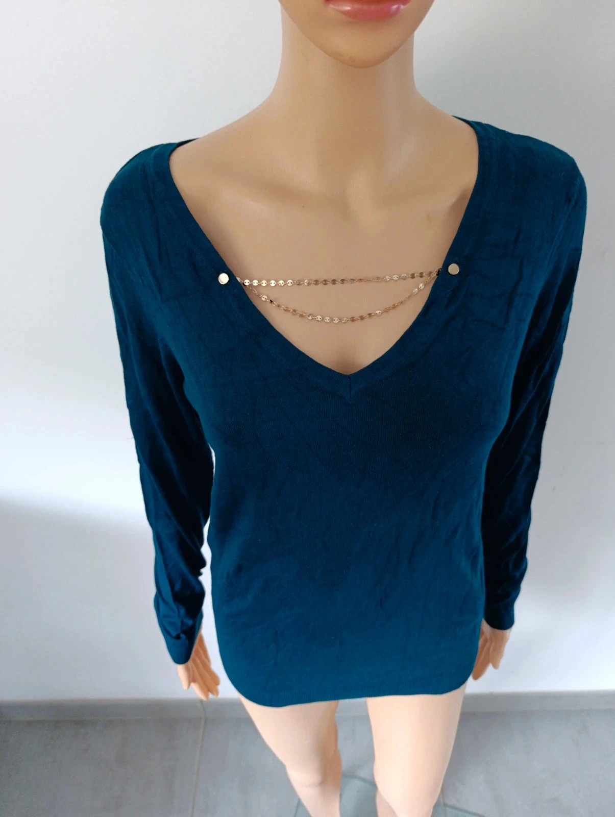 Jersey fino Cache Cache azul petróleo con cuello en V con cadena decorativa T. S/M – photo 4